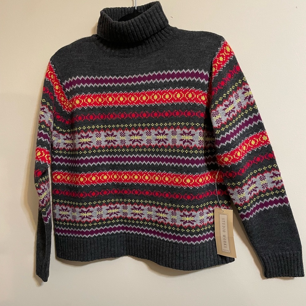 Studio Works Women’s Medium sweater Petite winter Gray‎ colorful Turtleneck NWT